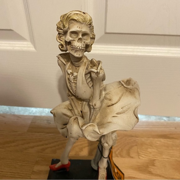 Marilyn Monroe skeleton figurine Halloween Decor NEW Figure Red Shoes Ghost - Picture 3 of 6